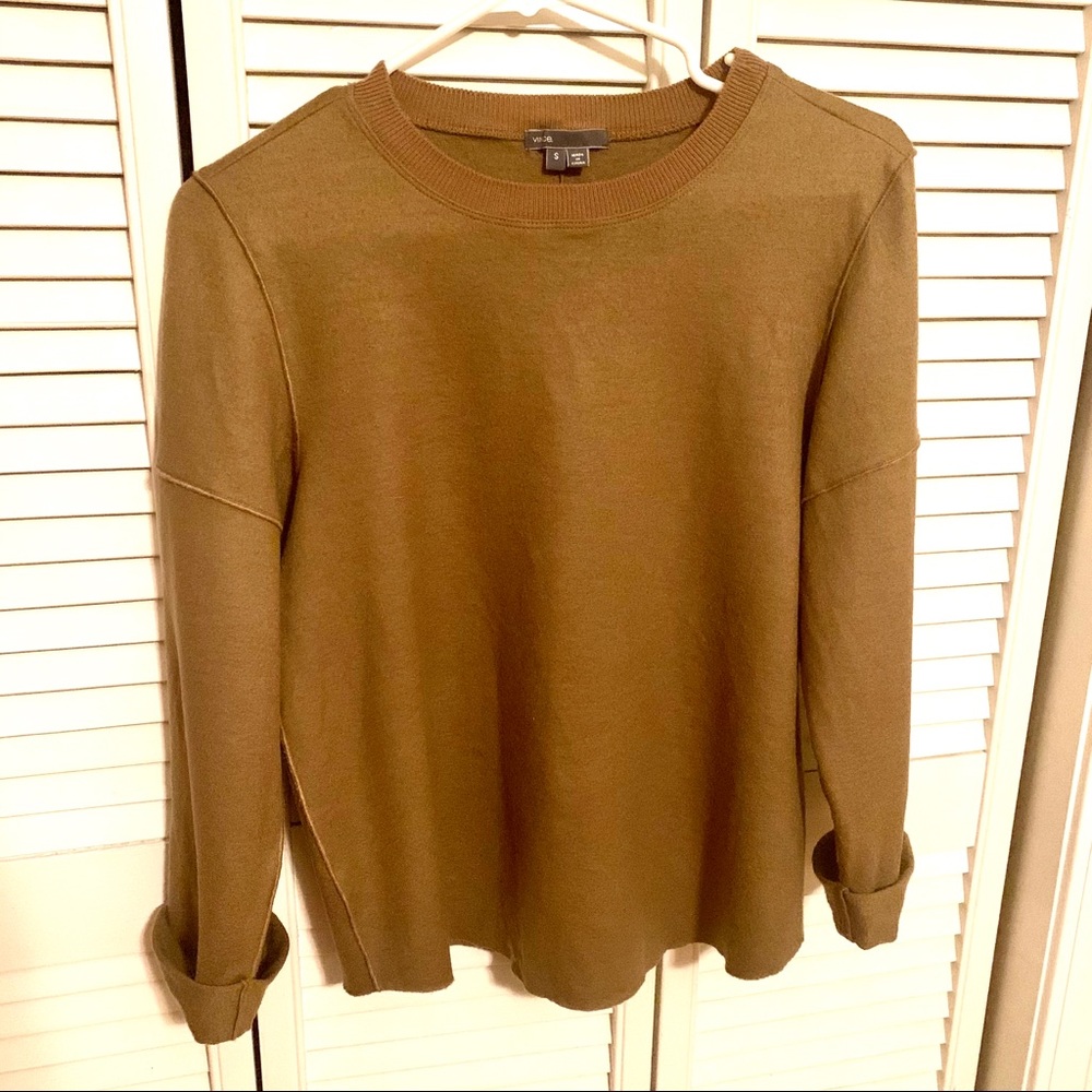 Camel sweater with cuffed sleeves